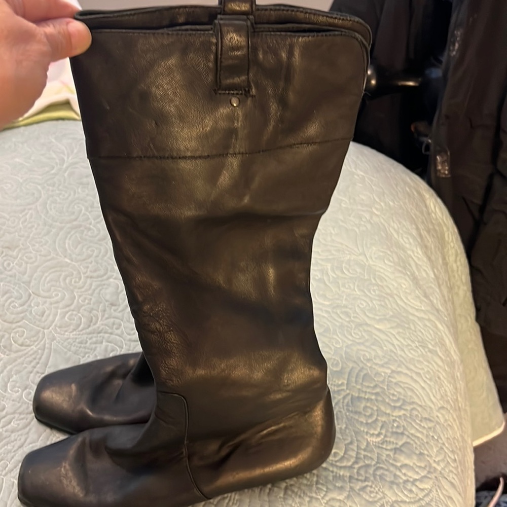 Ladies very soft black leather boots. Born size 9M